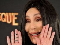 Cher scatta una foto ad una coppia al cinema e il tweet diventa virale: ecco perché