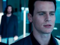 Matrix Resurrections: Jonathan Groff si è preparato guardando su YouTube i video di Hugo Weaving