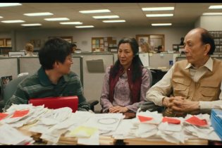 Everything Everywhere All At Once - Trailer