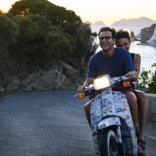 Supereroi: Jasmine Trinca con Alessandro Borghi in vespa
