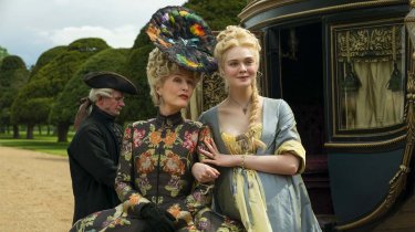 The Great 2 Gillian Anderson Elle Fanning