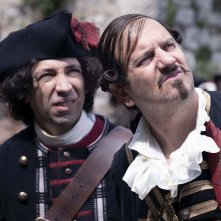 La Befana vien di notte 2 - Le origini: Herbert Ballerina e Fabio De Luigi in una scena del film