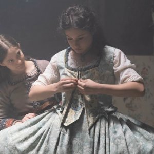 La Befana vien di notte 2 - Le origini: Zoe Massenti e Giulietta Rebeggiani in una scena del film