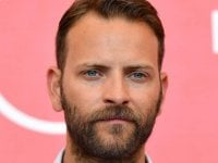 Alessandro Borghi svela: 'Ho la sindrome di Tourette'