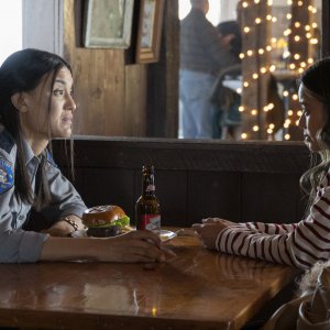 Dexter: New Blood, Julia Jones e Jamie Chung in una scena del settimo episodio