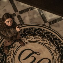 Two Weeks to Live: Maisie Williams in una scena