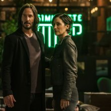Matrix Resurrections: Keanu Reeves e Carrie-Anne Moss in una scena