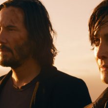 Matrix Resurrections: Keanu Reeves insieme a Carrie-Anne Moss in una scena del film