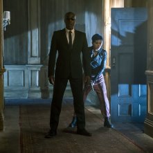 Matrix Resurrections: Yahya Abdul-Mateen II insieme a Jessica Henwick in una scena del film