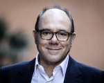 Carlo Verdone augura buon Natale 2021 con un video e un dubbio atroce