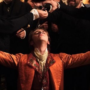 Illusioni perdute: Benjamin Voisin durante una scena del film