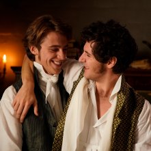 Illusioni perdute: Benjamin Voisin e Vincent Lacoste in una scena del film