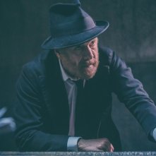 L'uomo dal fiore in bocca: un'immagine