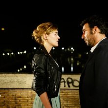 Lasciarsi un giorno a Roma: Edoardo Leo e Marta Nieto in un'immagine