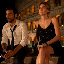 Lasciarsi un giorno a Roma: Edoardo Leo con Marta Nieto in una scena del film