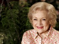 Betty White è morta: l'icona della tv e star di Cuori senza età aveva 99 anni