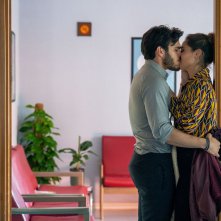 4 Metà: Matilde Gioli e Giuseppe Maggio in una scena del film