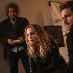 Brazen: Alyssa Milano, Malachi Weir e Sam Page in una scena del film