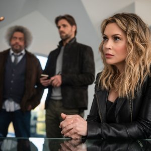 Brazen: Alyssa Milano, Sam Page con Malachi Weir in una scena del film