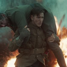 The King's Man - Le origini: Harris Dickinson in una scena d'azione