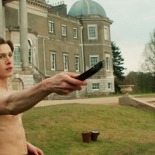 The King's Man - Le origini: Harris Dickinson in una scena