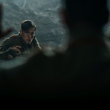 The King's Man - Le origini: Harris Dickinson durante una scena