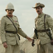 The King's Man - Le origini: Matthew Goode e Charles Dance in una scena