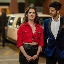 Il trattamento reale: Laura Marano e Mena Massoud in un'immagine