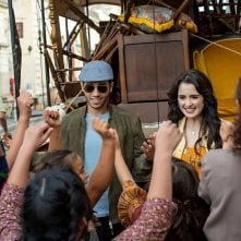 Il trattamento reale: Laura Marano e Mena Massoud durante una scena