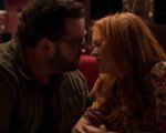 Wolf Like Me: Josh Gad e Isla Fisher nel trailer della serie