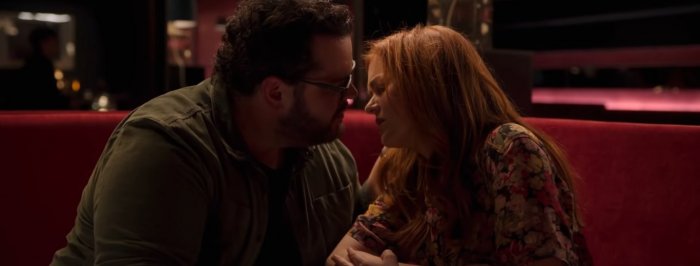 Wolf Like Me: Josh Gad e Isla Fisher nel trailer della serie