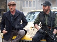 I Mercenari 2, i meme su Chuck Norris hanno colpito anche Sylvester Stallone