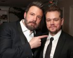 Ben Affleck e Matt Damon hanno fatto la breakdance nella metro di Boston con indosso 'tute di nylon Puma'