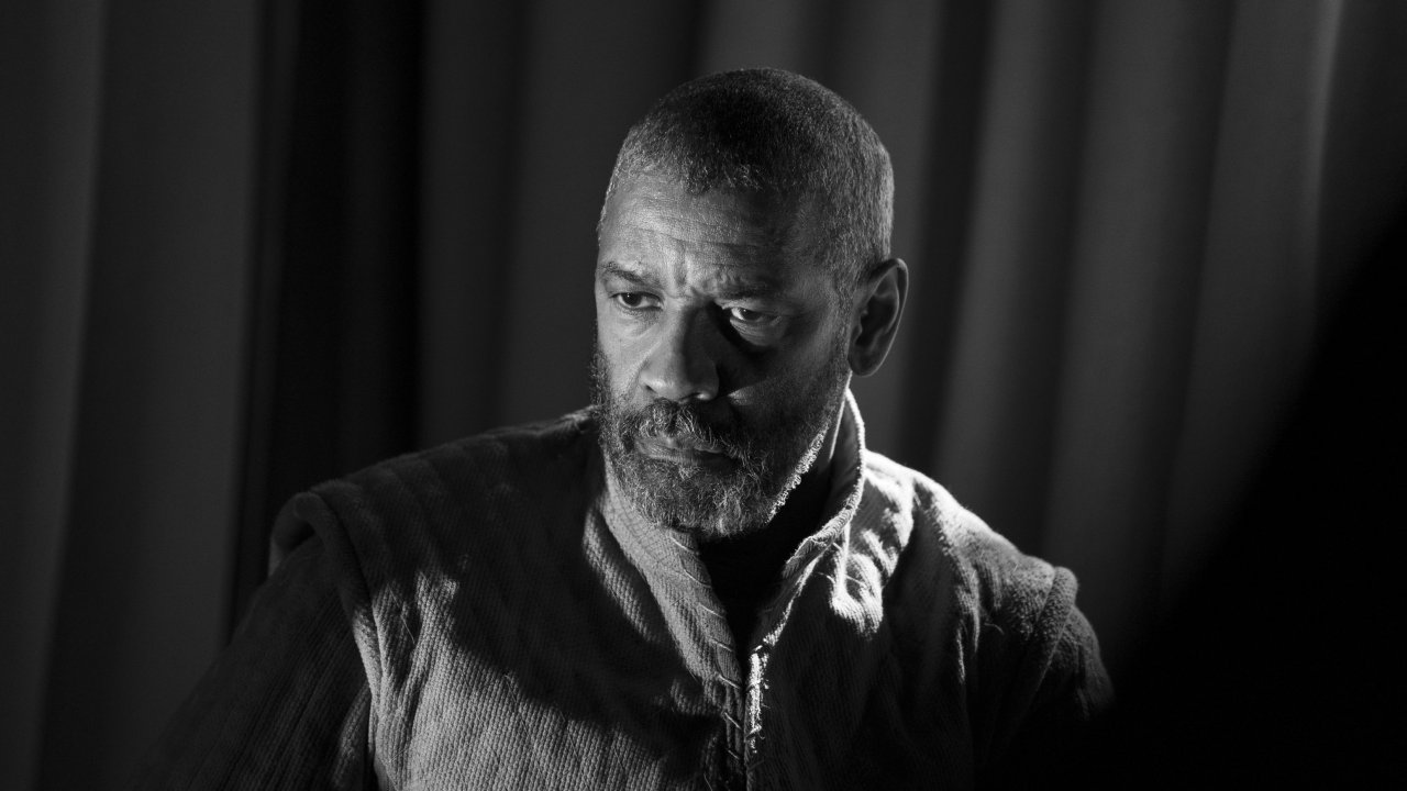 Primo piano di Denzel Washington in Macbeth