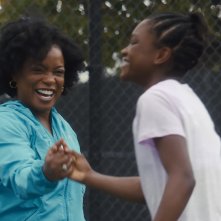 Una famiglia vincente - King Richard: Aunjanue Ellis e Demi Singleton in una scena del film