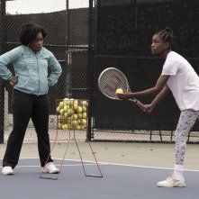 Una famiglia vincente - King Richard: Aunjanue Ellis e Demi Singleton in una scena del film