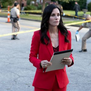 Scream: Courteney Cox in una scena del film