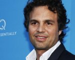 Mark Ruffalo mostra la foto dei suoi due figli e scherza sui loro capelli lunghi
