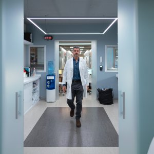 DOC - Nelle tue mani 2: Luca Argentero in una scena