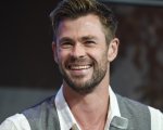 Chris Hemsworth prende in giro il fratello Liam il giorno del suo compleanno: 'Devi metterti in forma'