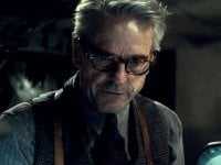 Justice League: Jeremy Irons non ha visto la Snyder Cut 'ma non può essere peggio del precedente'