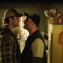 L'ora del crepuscolo: Philip Ettinger e Cosmo Jarvis in una scena del film