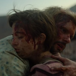 L'ultimo giorno sulla Terra: Hugo Becker e Lya Oussadit-Lessert in una scena