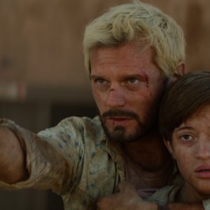 L'ultimo giorno sulla Terra: Hugo Becker e Lya Oussadit-Lessert in una scena del film