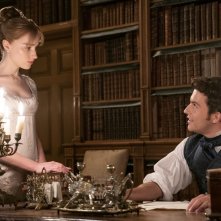 Bridgerton; Phoebe Dynevor in uan foto della seconda stagione