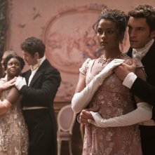 Bridgerton; una foto di Jonathan Bailey e Simone Ashley