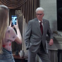 Mr. Mayor: Ted Danson in una scena della serie