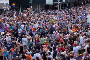 Let’s Kiss – Franco Grillini. Storia Di Una Rivoluzione Gentile - Clip New York