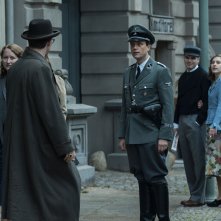 Monaco: sull'orlo della guerra, Jannis Niewohner nel ruolo di Paul Hartman, August Diehl nel ruolo di  Franz Sauer