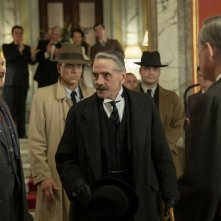 Monaco: sull'orlo della guerra, Jeremy Irons in una scena